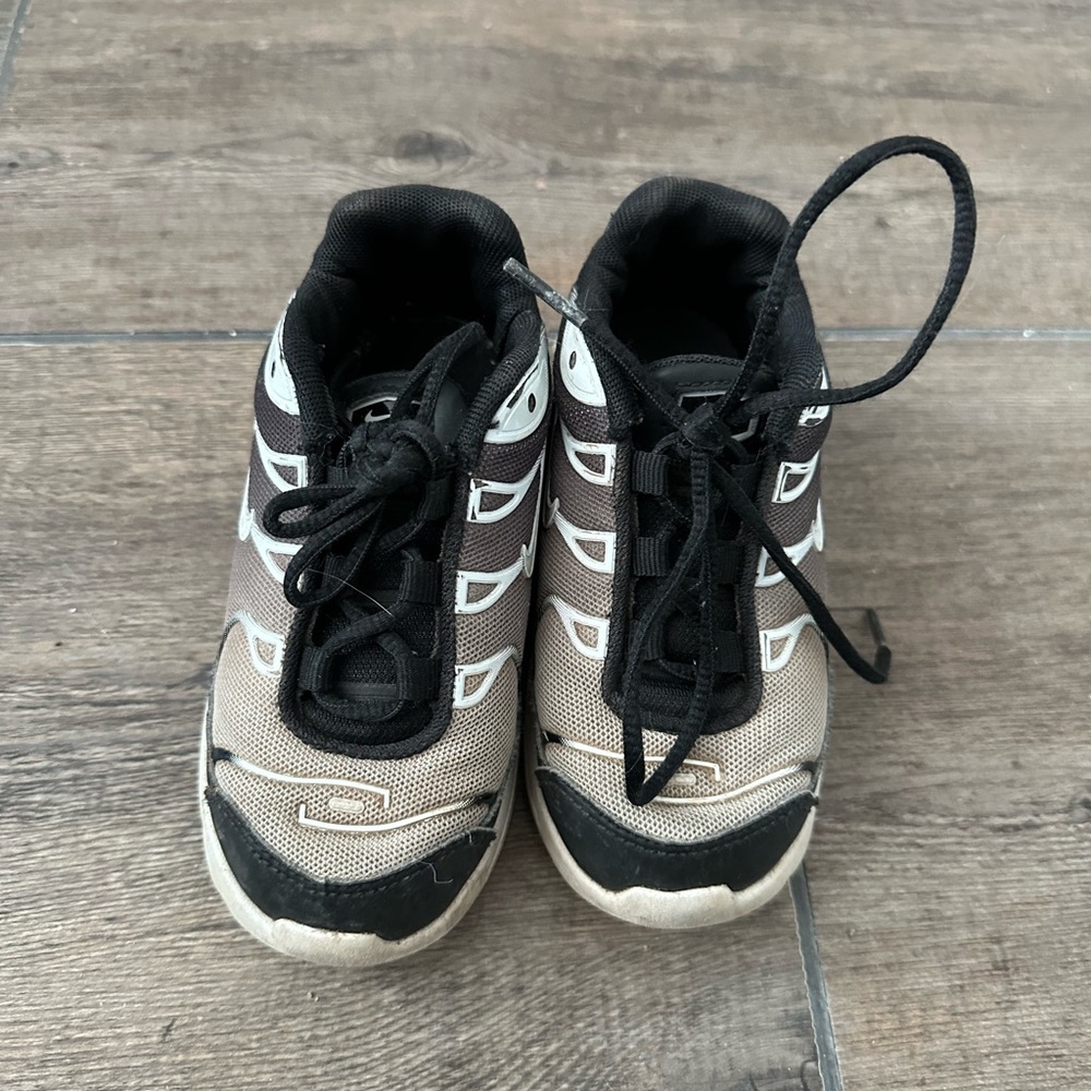 Nike sneakers for boy sizes 8c